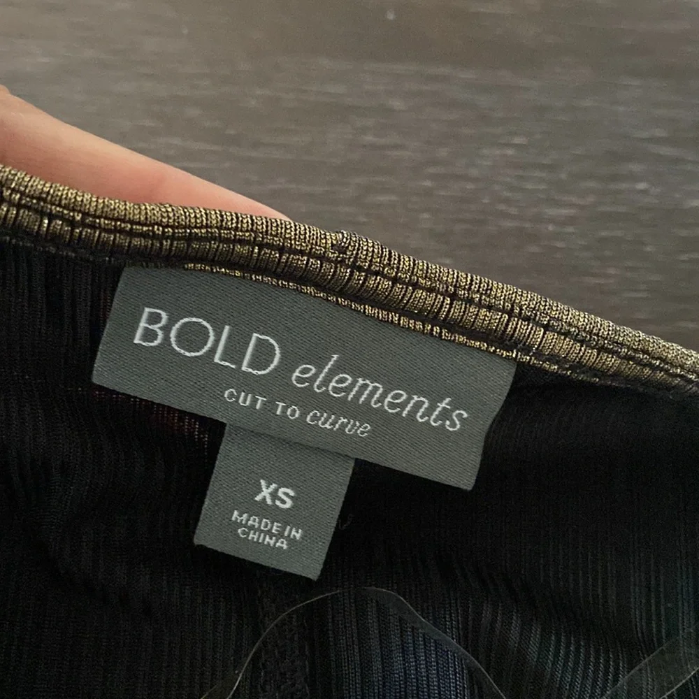 BOLD elements metallic gold dress. - Picture 12 of 17